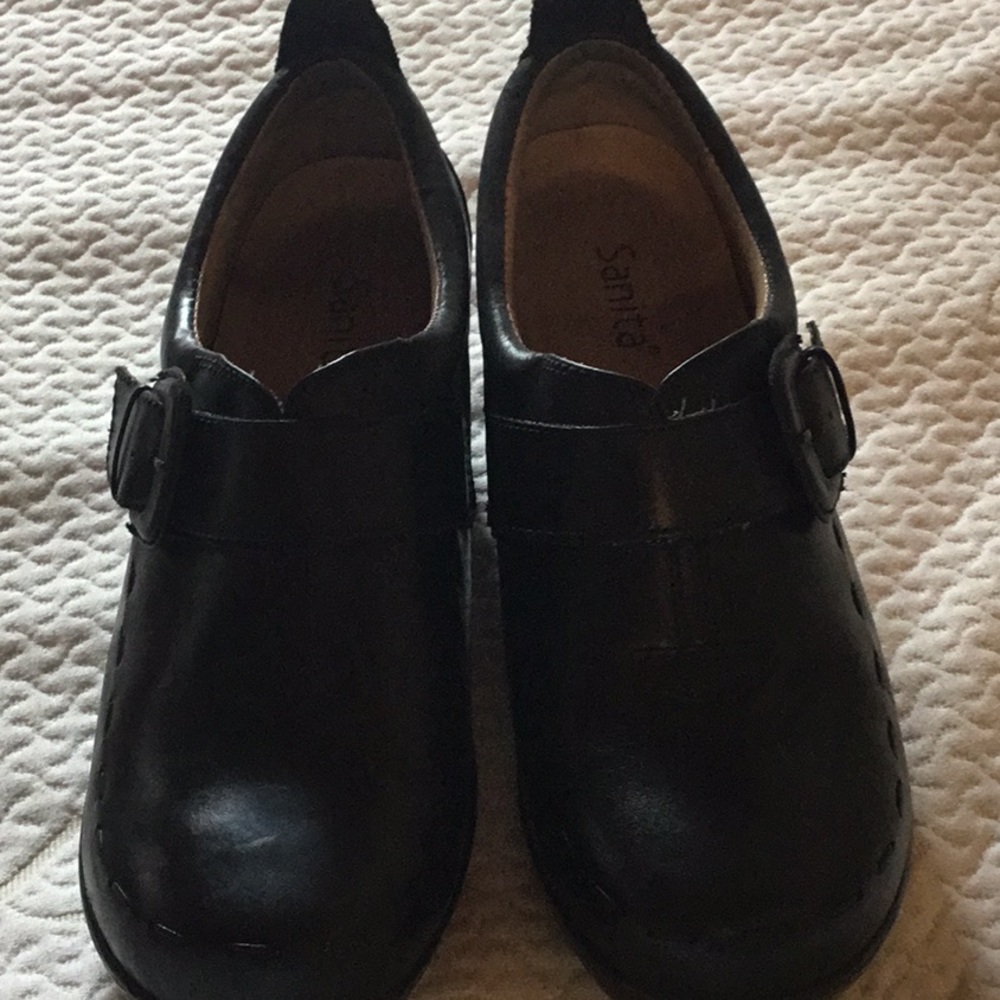 Sanity Woman’s Clogs Sz 41